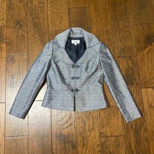 Le suit skirts matching jacket, size 8